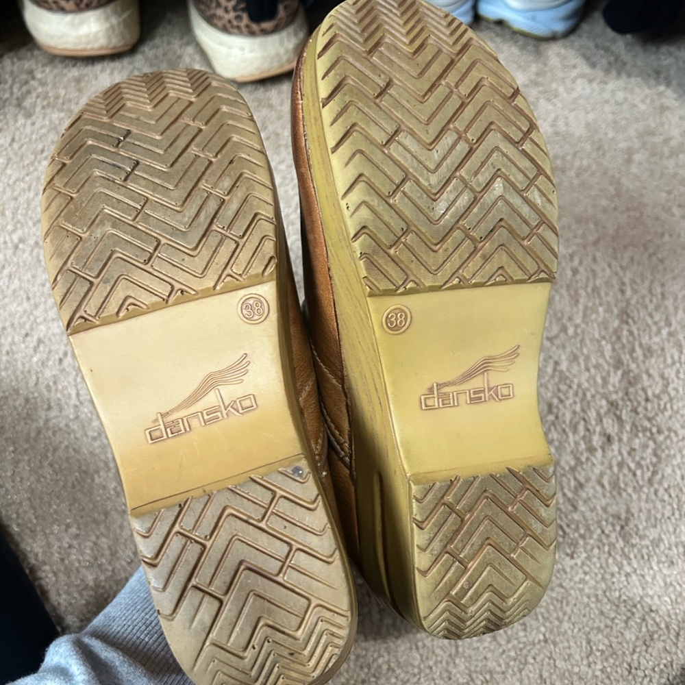 Dansko Women's Honey distressed  Clogs 38 - Picture 4 of 5